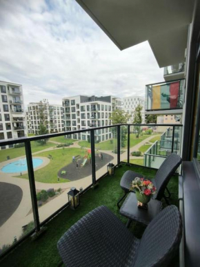 Modern Urban Retreat FREE PRIVATE PARKING & balcony